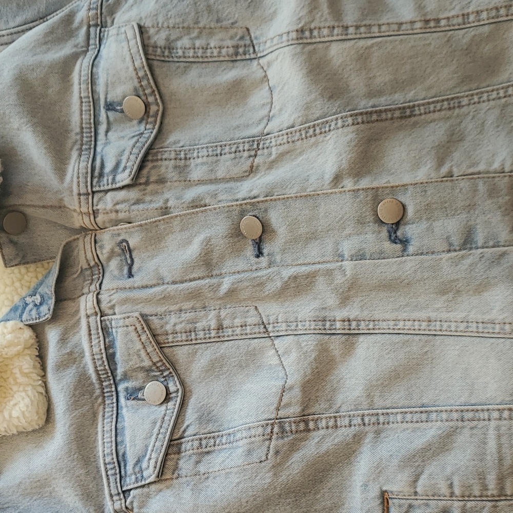 Universal Threads Fully Lined Jean Jacket - Size … - image 3